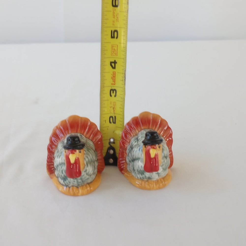 NWT   Ceramic Turkey Salt & Pepper Shakers-
